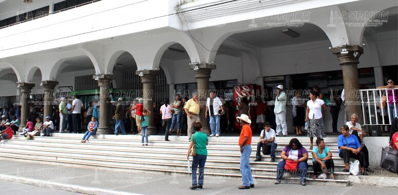 ¡Toman la alcaldía de Tuxpan!