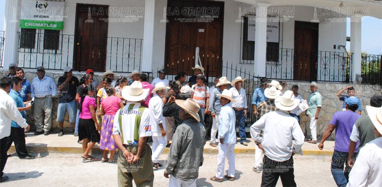 Se alborota la “gallera” por la próxima elección en Chumatlán