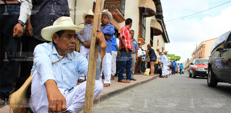 Llegan jornaleros a hacer fila a las 04:00 horas