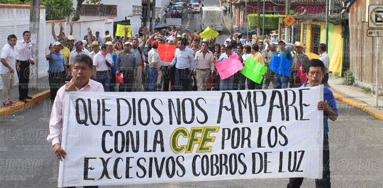 Marcha y plantón contra CFE