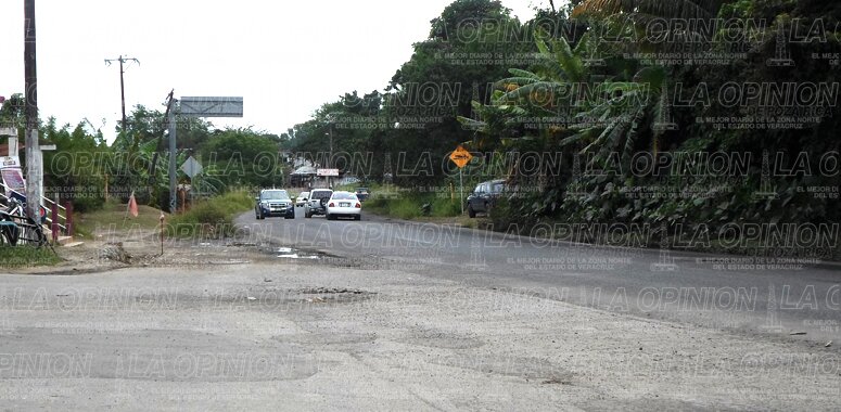 Camioneros paralizan trabajos de carretera